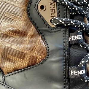 TELY GARCIA BOTAS FENDI ZABOFD